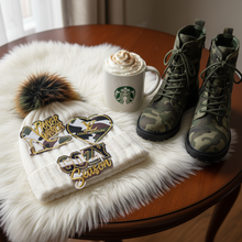 Load image into Gallery viewer, Camo &amp; white tobbagan
