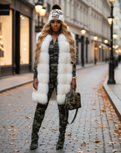 Load image into Gallery viewer, Camo &amp; white tobbagan
