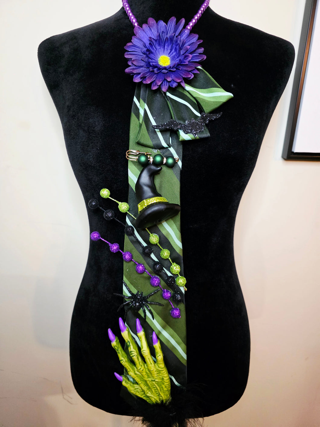 Green Halloween diva tie