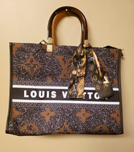 Load image into Gallery viewer, Brown handbag
