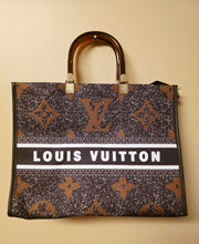 Load image into Gallery viewer, Brown handbag
