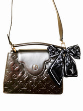 Load image into Gallery viewer, Silver purse
