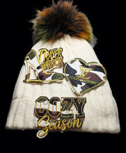 Load image into Gallery viewer, Camo &amp; white tobbagan
