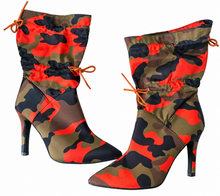 Load image into Gallery viewer, Orange camo boots
