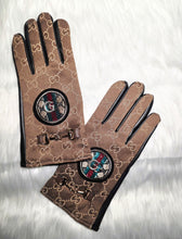 Load image into Gallery viewer, Light brown gloves
